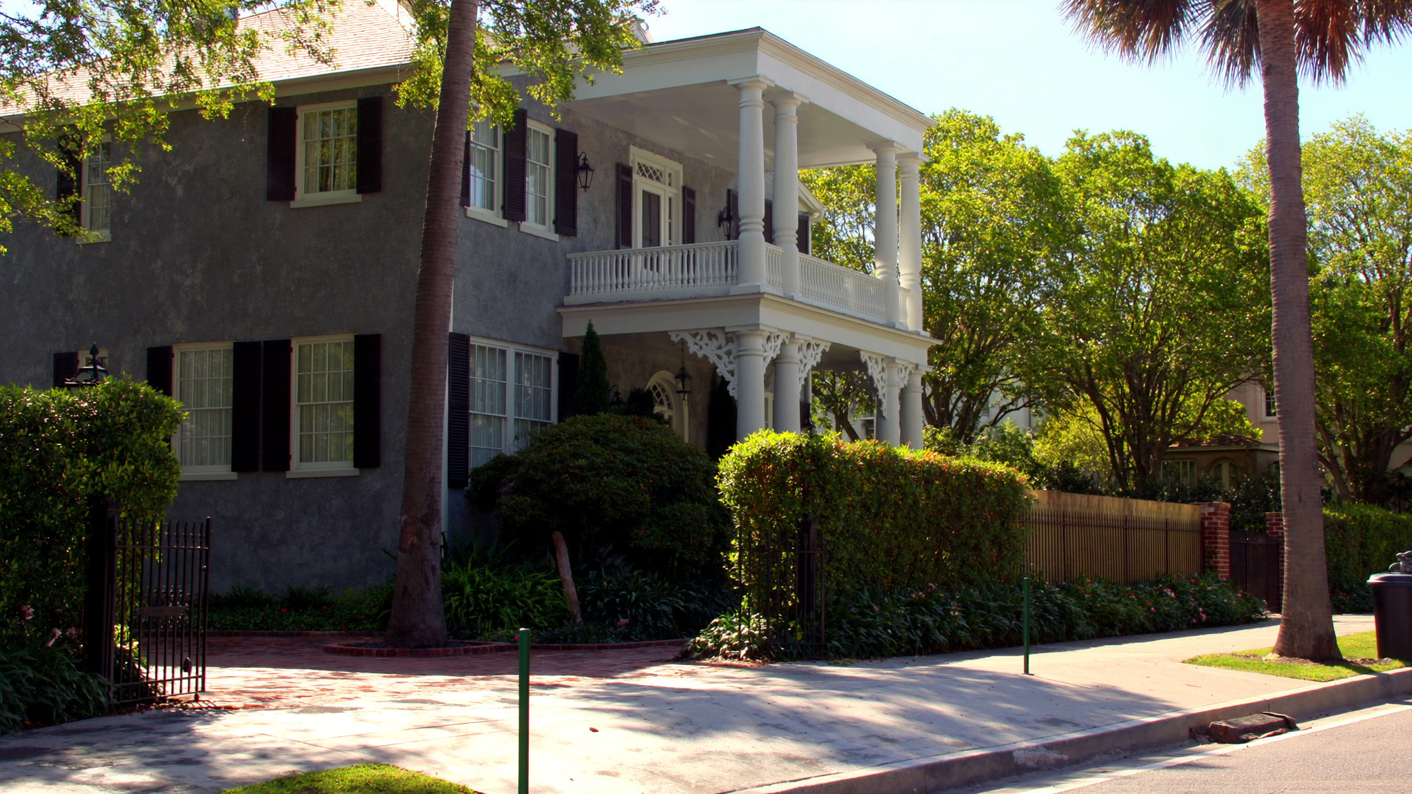 Pre-Listing Pressure Washing for Charleston Realtors and Home Sellers